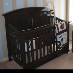 Munire 4 in 1 Crib, Toddler Bed, Day Bed, And Full Size Bed Frame