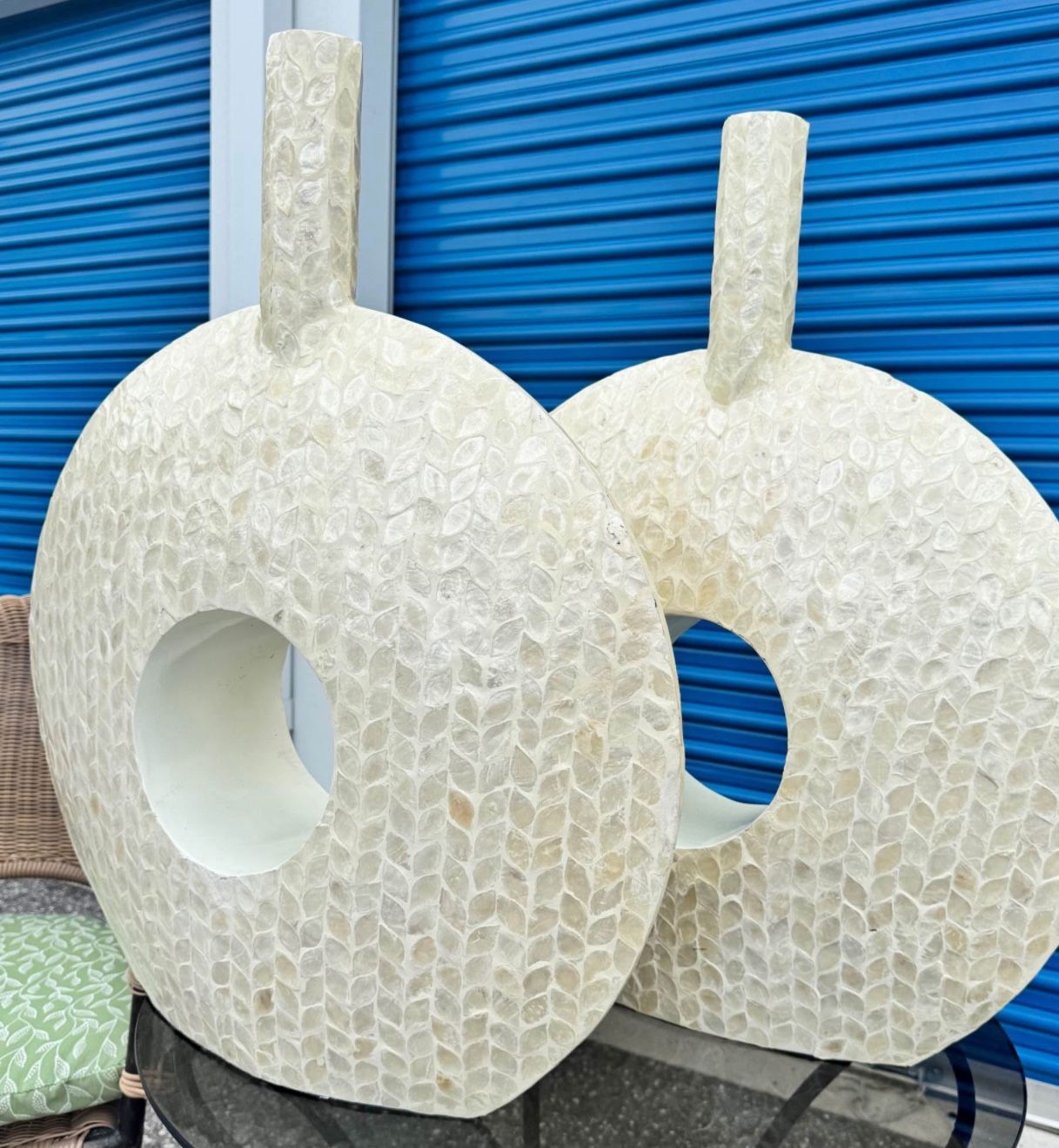 IVORY 2 COASTAL SEASHELL ROUND DECOR VASES