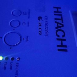 Excellent Hitachi  Proyector Vga w cables include
