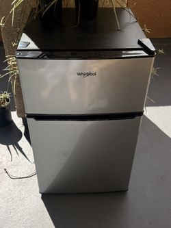 Whirlpool Mini Fridge With Freezer