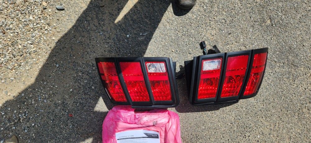 99-04 Mustang Tail Lights