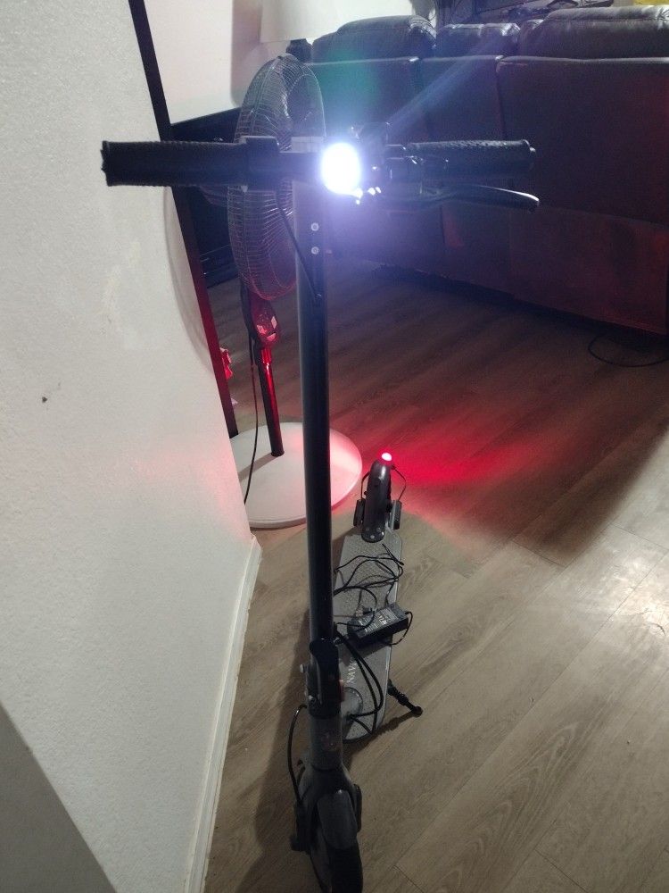 Navic Adult Electric Scooter