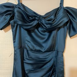 Prom Dress Size 5 / 6, Color Green