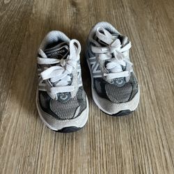 New Balance 990v6 lace toddler shoes size 5
