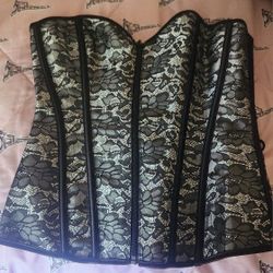 3 Corsets 