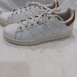 Ladies / Girls Adidas Stan Smith Size 4