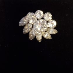 Eisenberg Silvertone With Clear Rhinestones Brooch. 