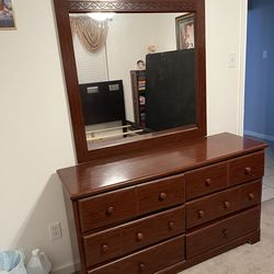 Dresser With Mirror