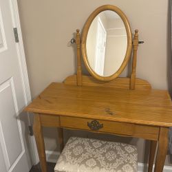 vanity (with chair) 