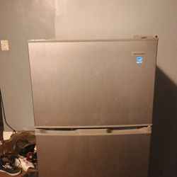 Frigidaire Refrigerator 