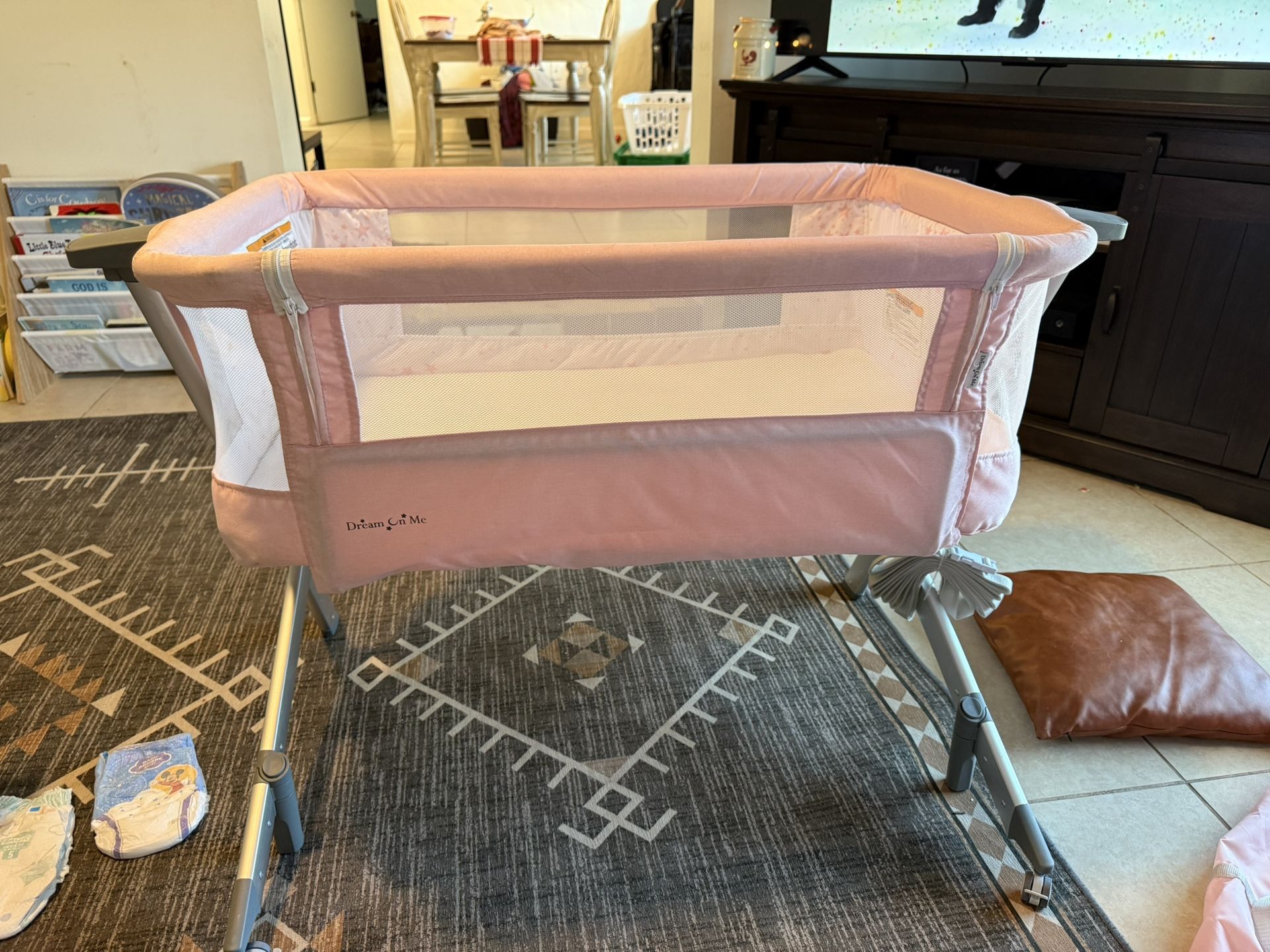 Dream On Me Skylar Bassist/ Bedside Sleeper 