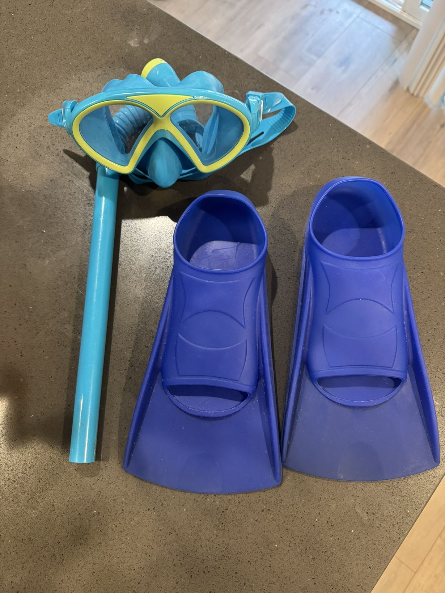 Free Kids Snorkel & Flippers Size XS