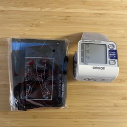NEW Omron Wrist Blood Pressure Monitor (BP652) – Unused w/ Case
