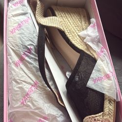 Lace black wedges 