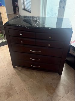 Dresser