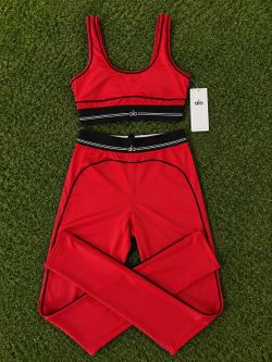 Women’s Alo Yoga Set (Top + Leggings)
