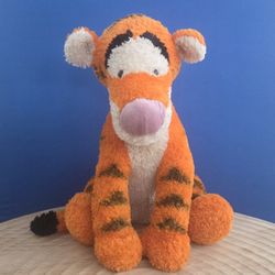 Disney Parks Fluffy Tigger 19" Plush 