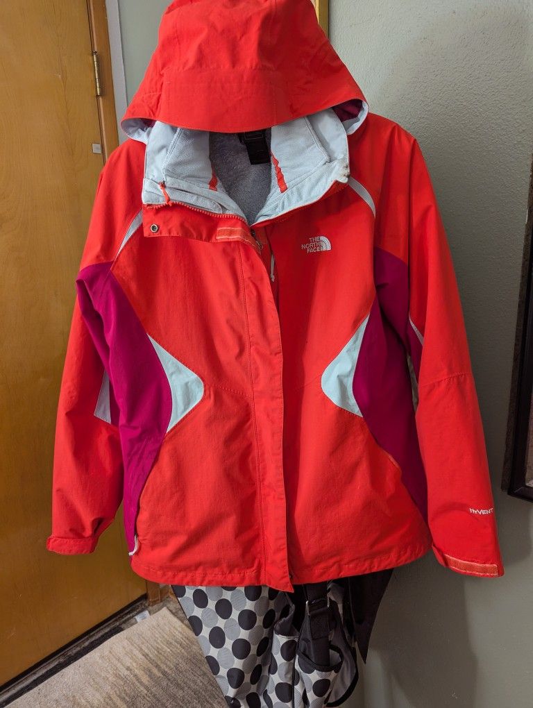 XL Women's North face With Removable Zip Up Inside Barely Used Extra Large Coral And Red North Face Raincoat With Detachable Zip Up Inside Fleece Per