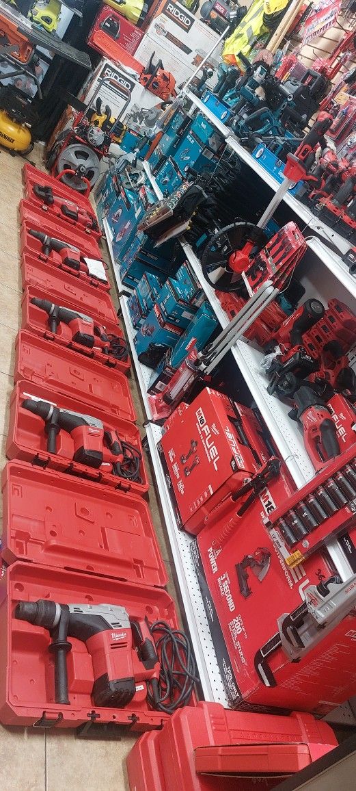 EL HOMBRE DEL EQUIPO TOOL SALE OPEN 7DAYS 9AM 8PM MUCHA BARIEDA MILWAUKEE DEWALT MAKITA RIOBY RIDGID DIFERENTES PRECIOS