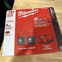 Milwaukee M12 Battery And Charger Cp2.0