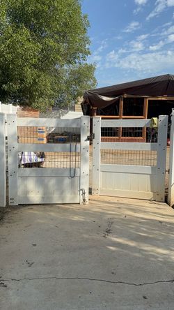 White Vinyl Double Gate with Wire Mesh