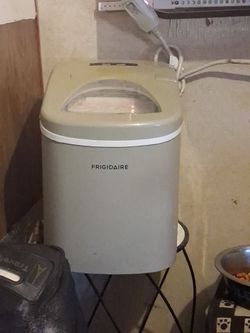 FRIGIDAIRE counter-top ICE MAKER