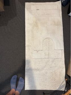 Cream bath mat set