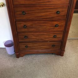 DRESSER