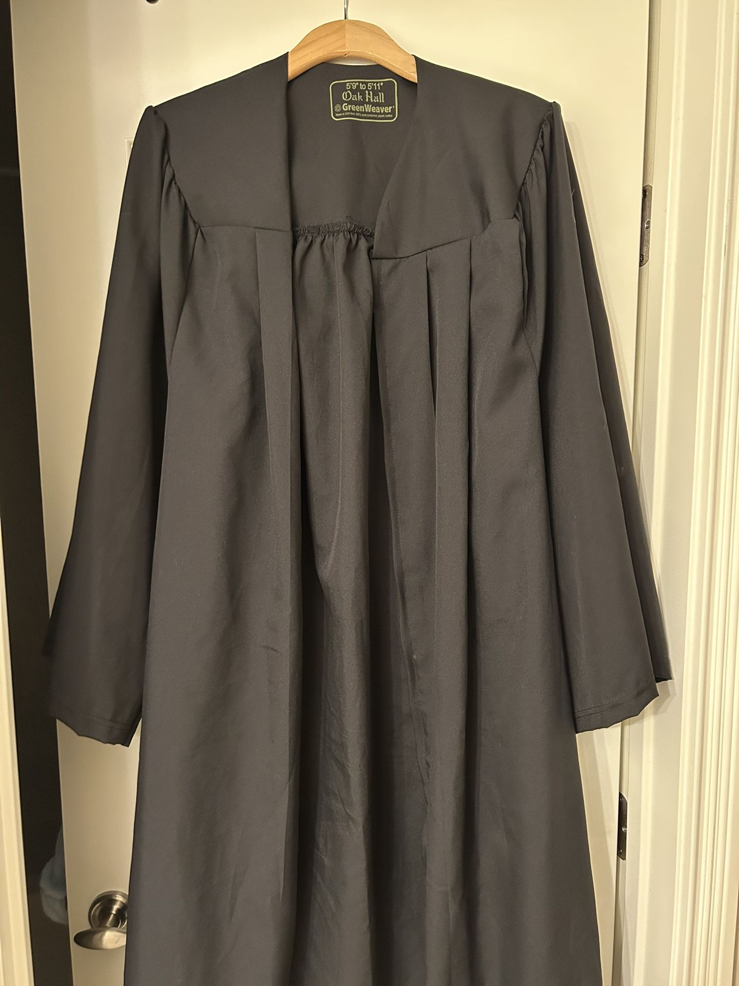 Graduation Gown Size 5’9-5’11