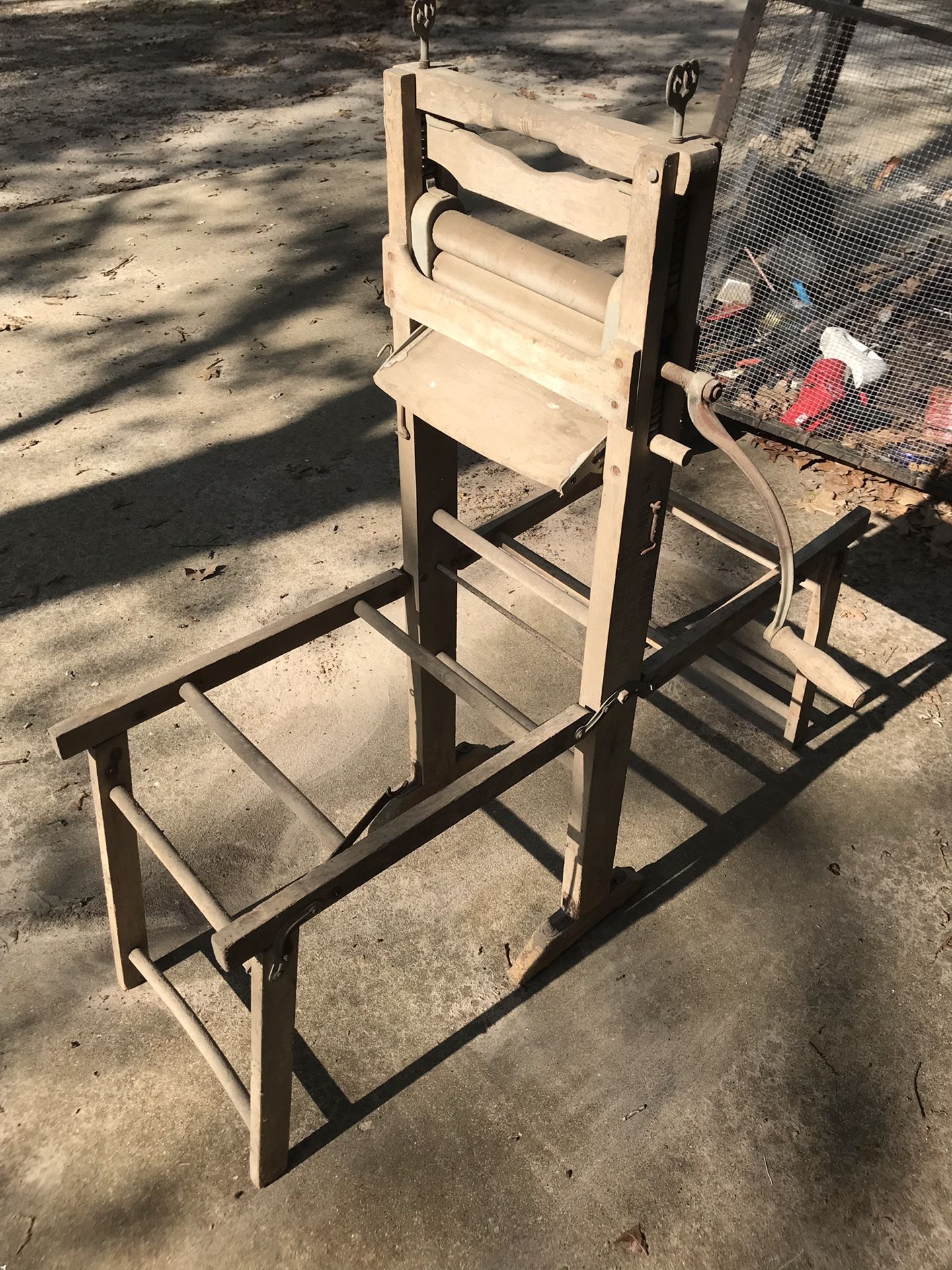 New World Washing Machine Co, Erie, Penna wooden antique washing machine