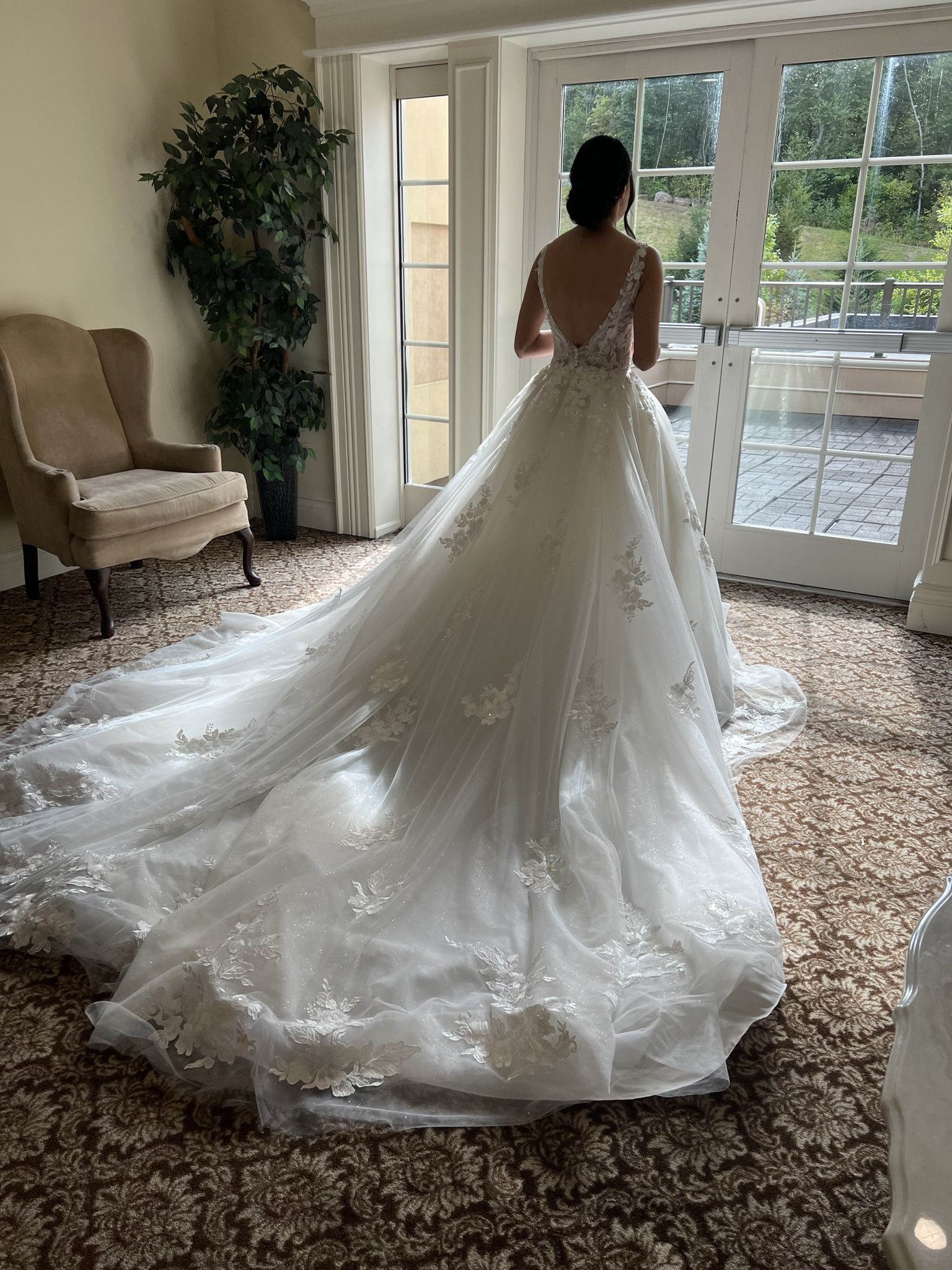  Stunning  Ivory Lace Gown Wedding Dress – Size 8 