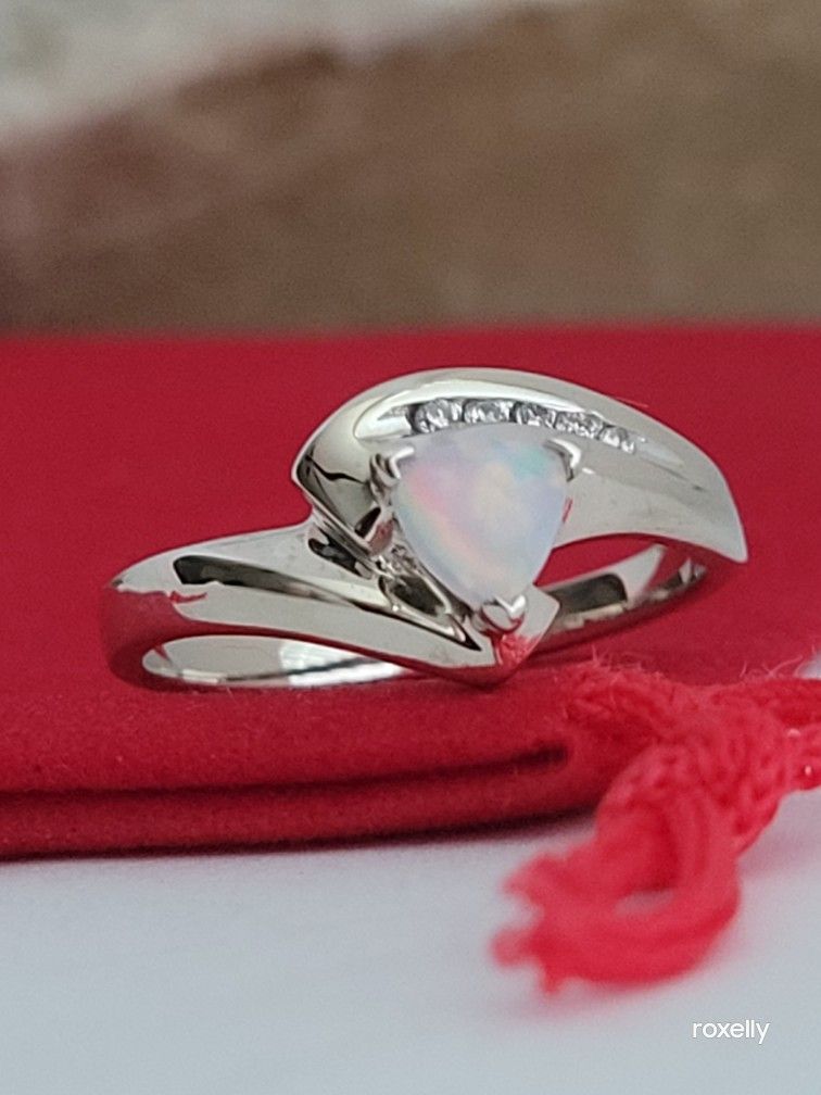 ⛔️RESERVED⛔️10k Size 7 Fancy Solid White Gold Fire Opal and Diamond Ring!/ Anillo de Oro Blanco con Ópalo y Diamantes! 👌🎁Post Tags: Anillo de Oro