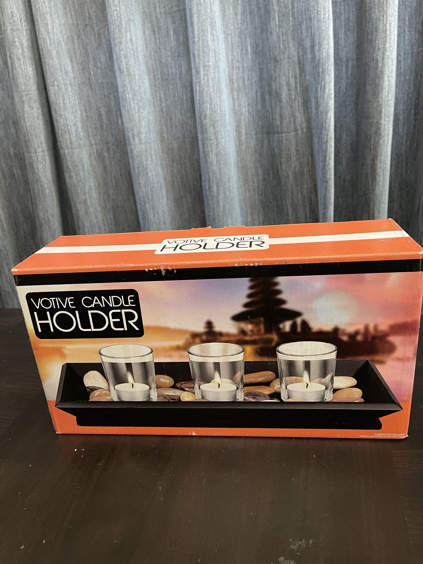 Candle holder set with tray and decorative stones