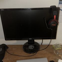 Gaming Monitor X Headset