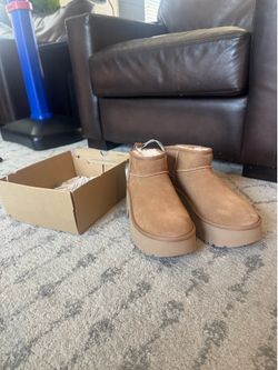 Ugg size 8 Womens Ultra Mini Platform boot (NWT)