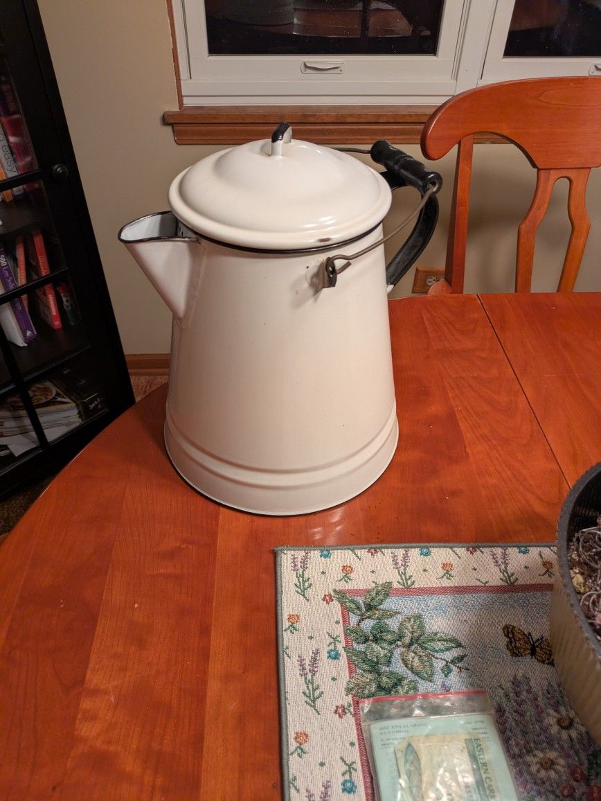 Vintage Large Enamelware Coffee Pot Kettle. Beautiful Condition.