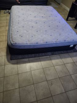 Queen size mattres