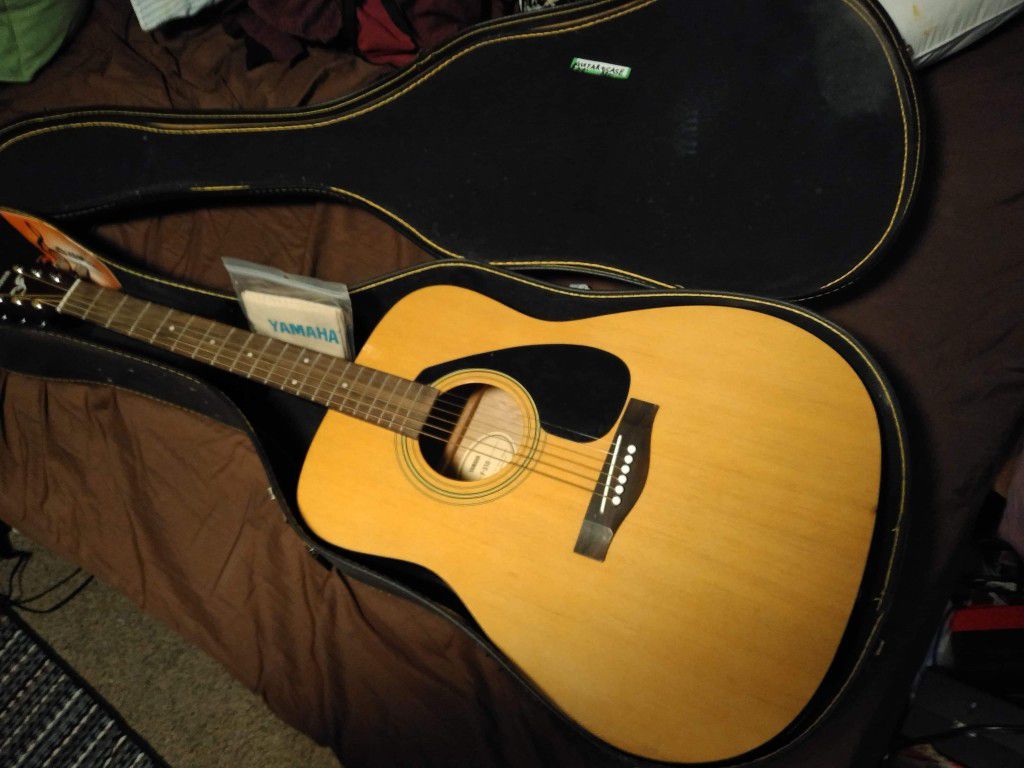 Yamaha F-310 acoustic guitar