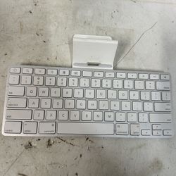 Apple iPad Keyboard Dock A1359 30-Pin Ist, 2nd Generation Accessory WHITE #D6