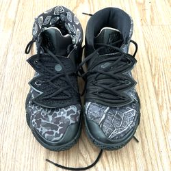 Nike Kyrie Kybrid S2 - Size 10.5