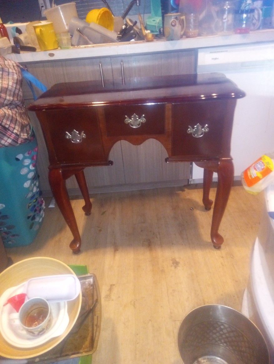 Queen Ann Table