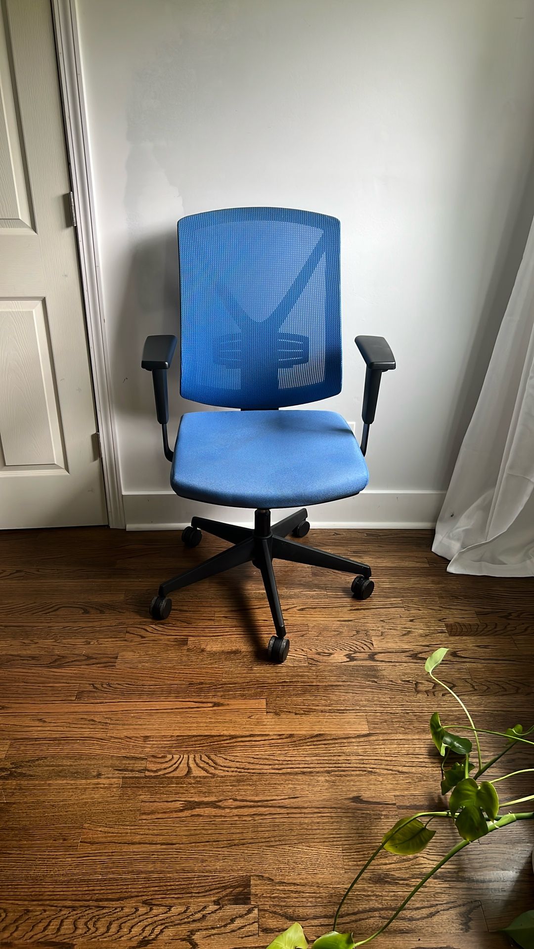 Desk chair