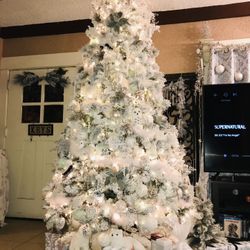 FREE Pre-lit 9 ft Flocked Snowy White Christmas Tree USED NO BOX NO BAG