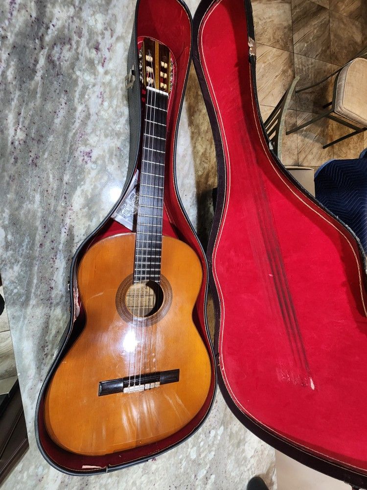 Vintage Garcia Grade No. 3 Classical Guitar (1970) – With Hard Case