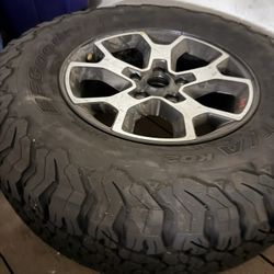 Jeep Rubicon 5 Tires