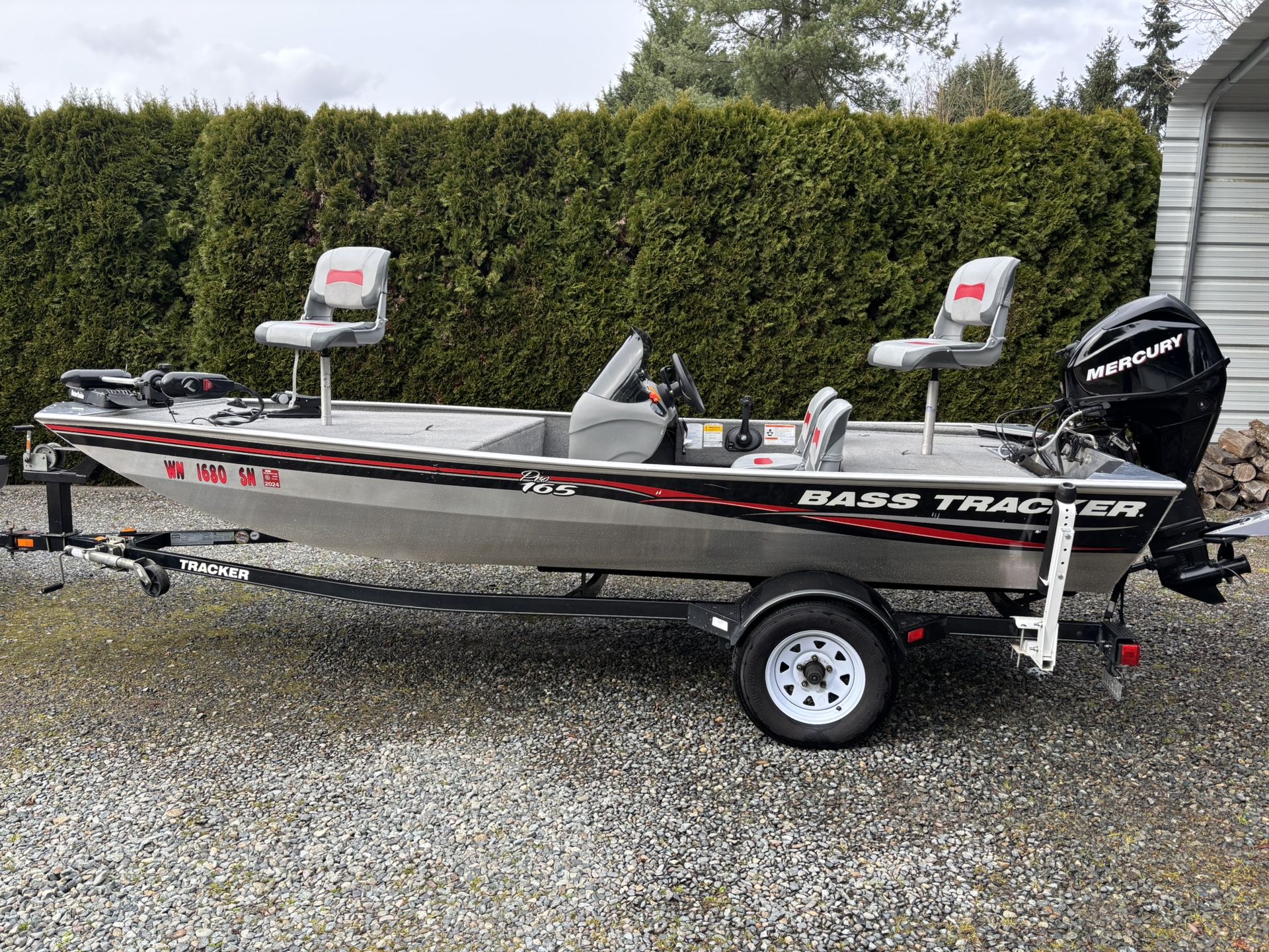 BASS TRACKER PRO 165