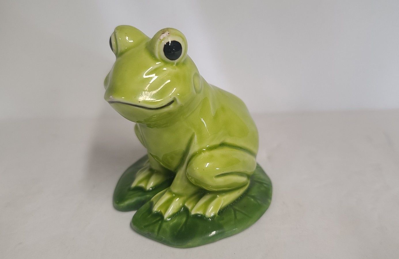 Vintage Porcelain Green Frog On Lillypad Figurine