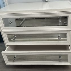 Z Gallerie Mirrored 3-Drawer Nightstand / End Table – Needs Repair