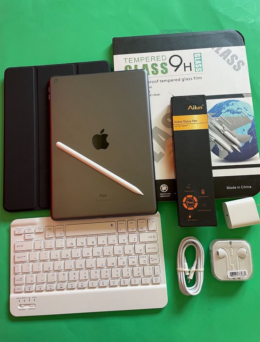 Apple IPad 8th Generation (10.2” Retina /Latest 18/ 2020 model) 32GB with stylus pen, keyboard & Accessories