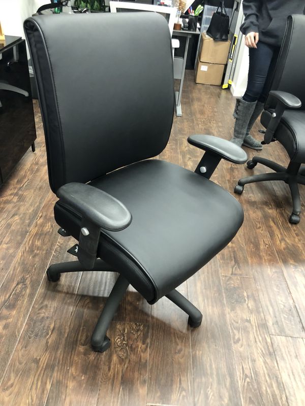 Luxury Office Chairs 2 Total For In Los Angeles Ca Offerup